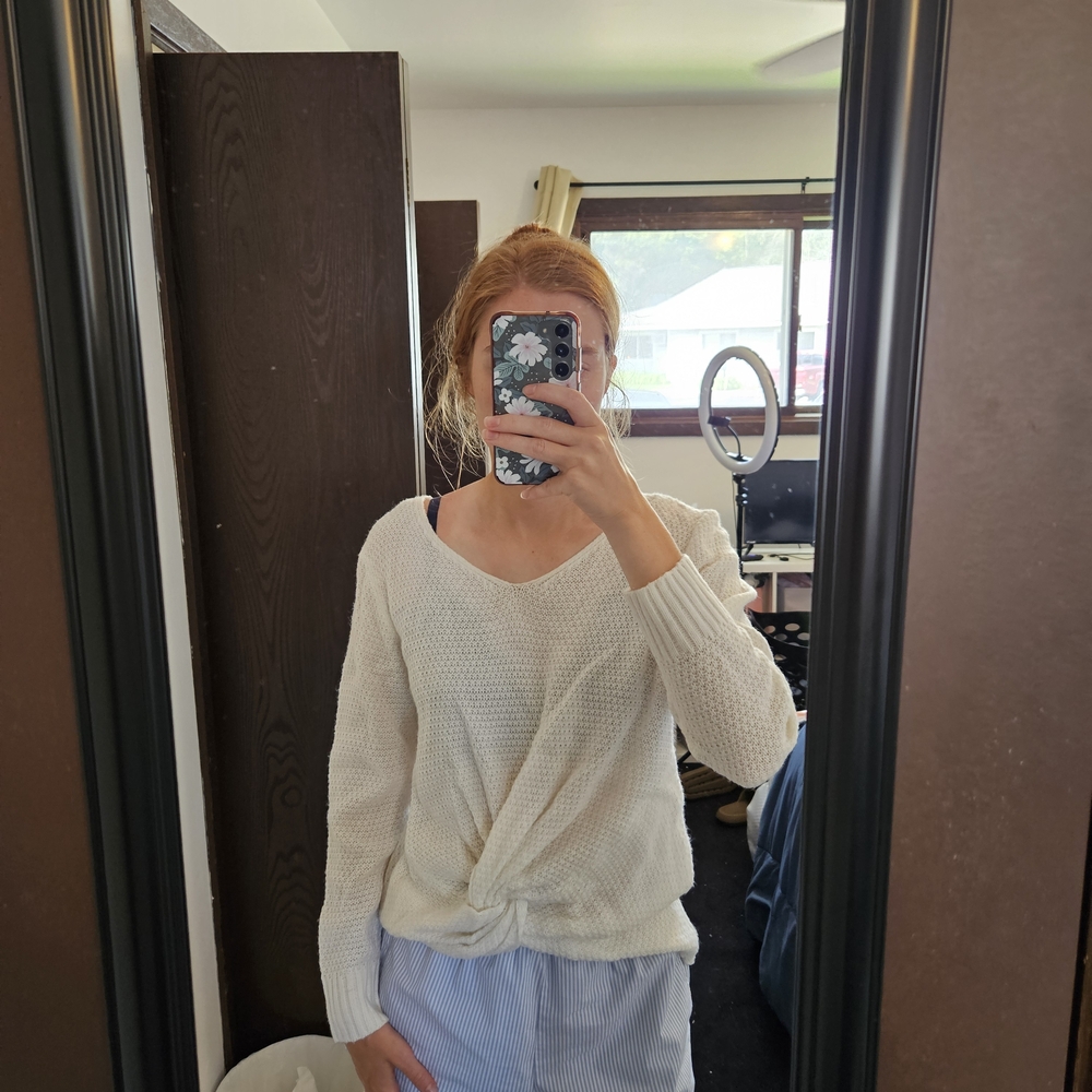 Doe & Rae White V-Neck Sweater